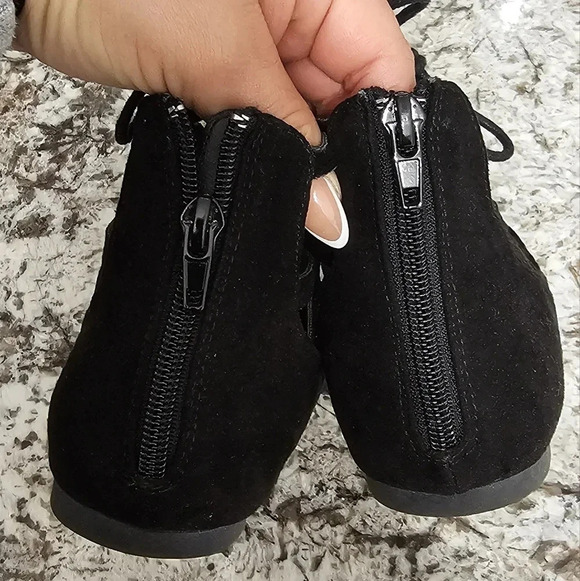 ROUTE 66 Black Pointed Toe Lace-up Flats Sz 9M - Picture 2 of 5